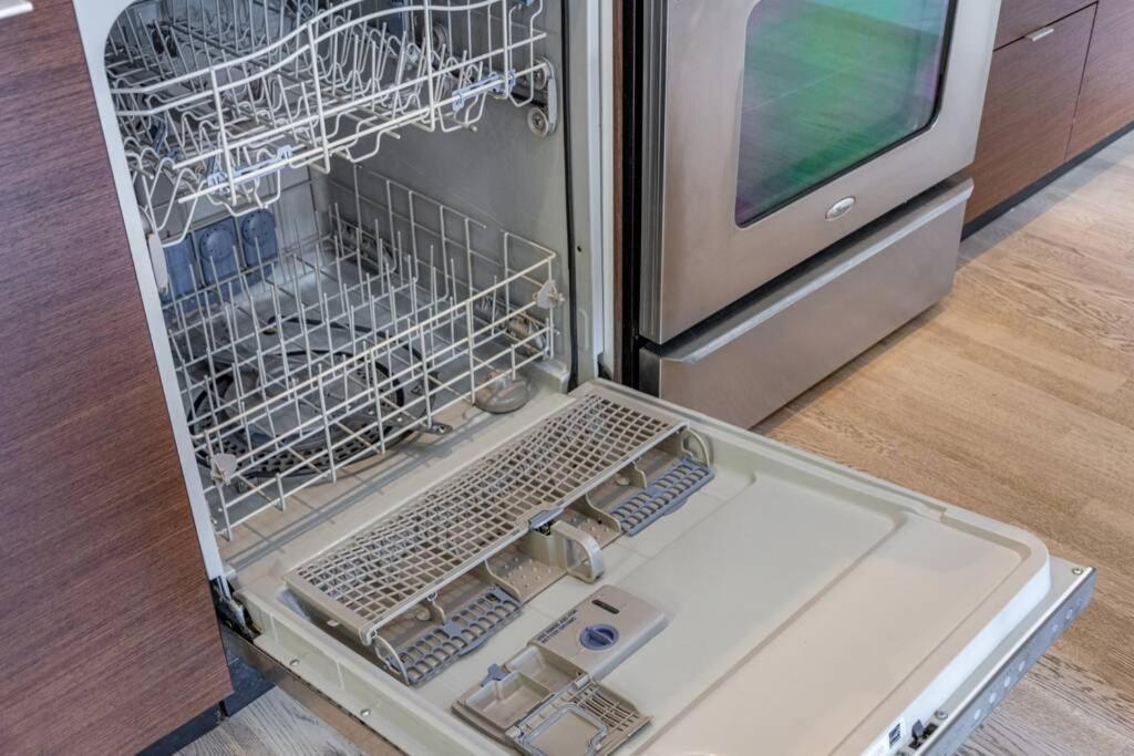 ויקטוריה Clean 3Rd Floor Executive 1 Bedroom Apt In Old Town China Town מראה חיצוני תמונה