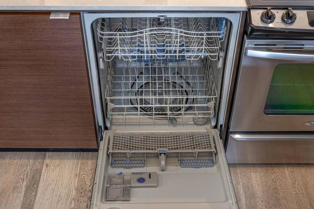 ויקטוריה Clean 3Rd Floor Executive 1 Bedroom Apt In Old Town China Town מראה חיצוני תמונה