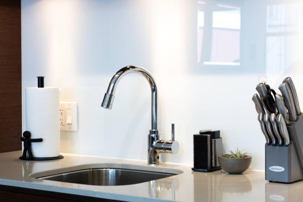 ויקטוריה Clean 3Rd Floor Executive 1 Bedroom Apt In Old Town China Town מראה חיצוני תמונה